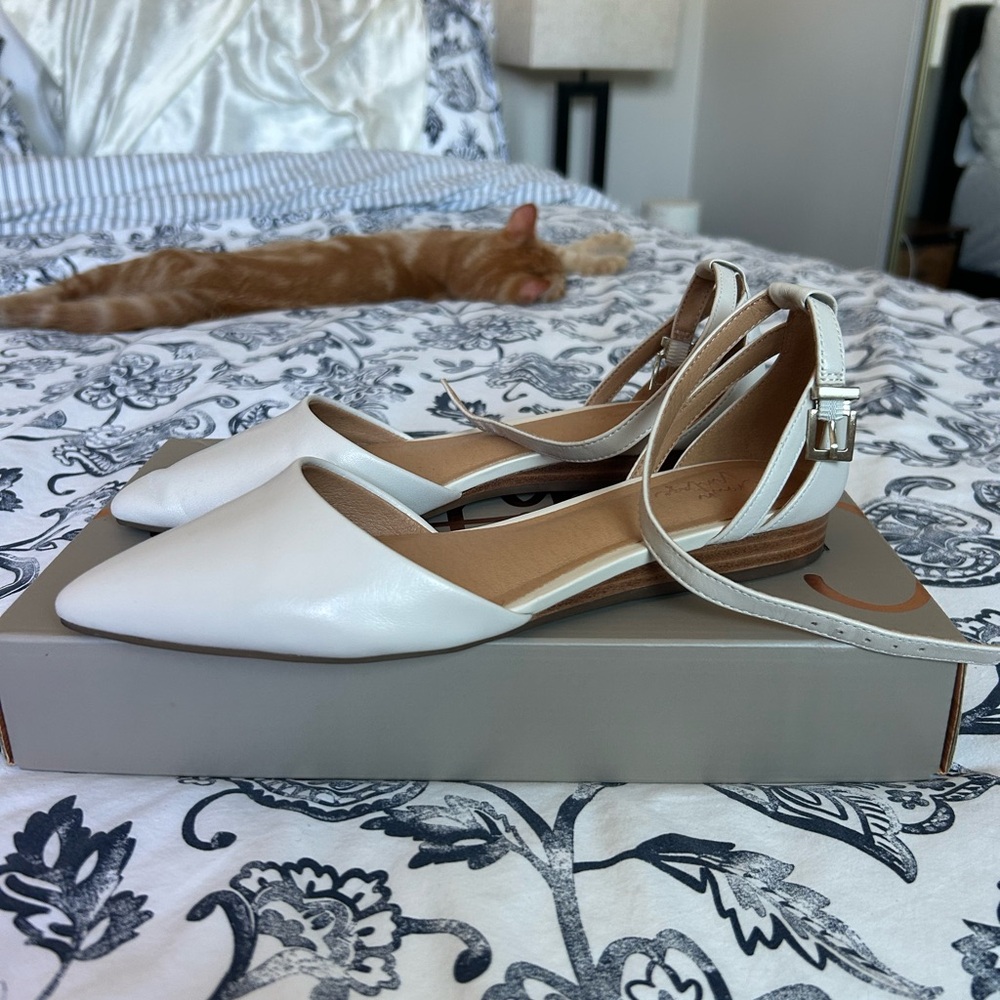 Crown Vintage White Women's Flats